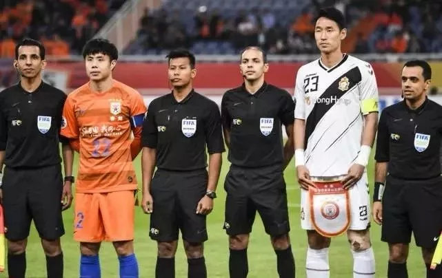 国足新帅将现身泰山亚冠比赛首发,国足首发鲁能