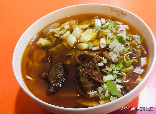 三块钱一碗网红面馆生意火爆,网红面馆无限续面大哥吃10几碗