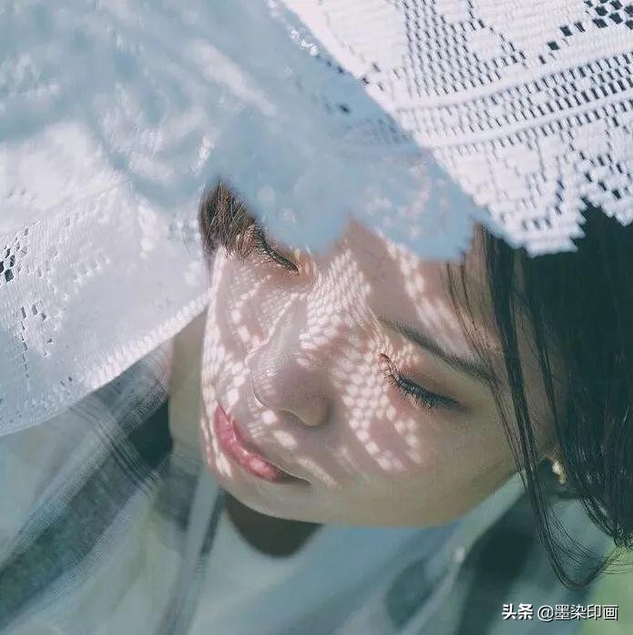 怎样拍女生侧脸教程,女生侧脸怎么拍才好看霸气