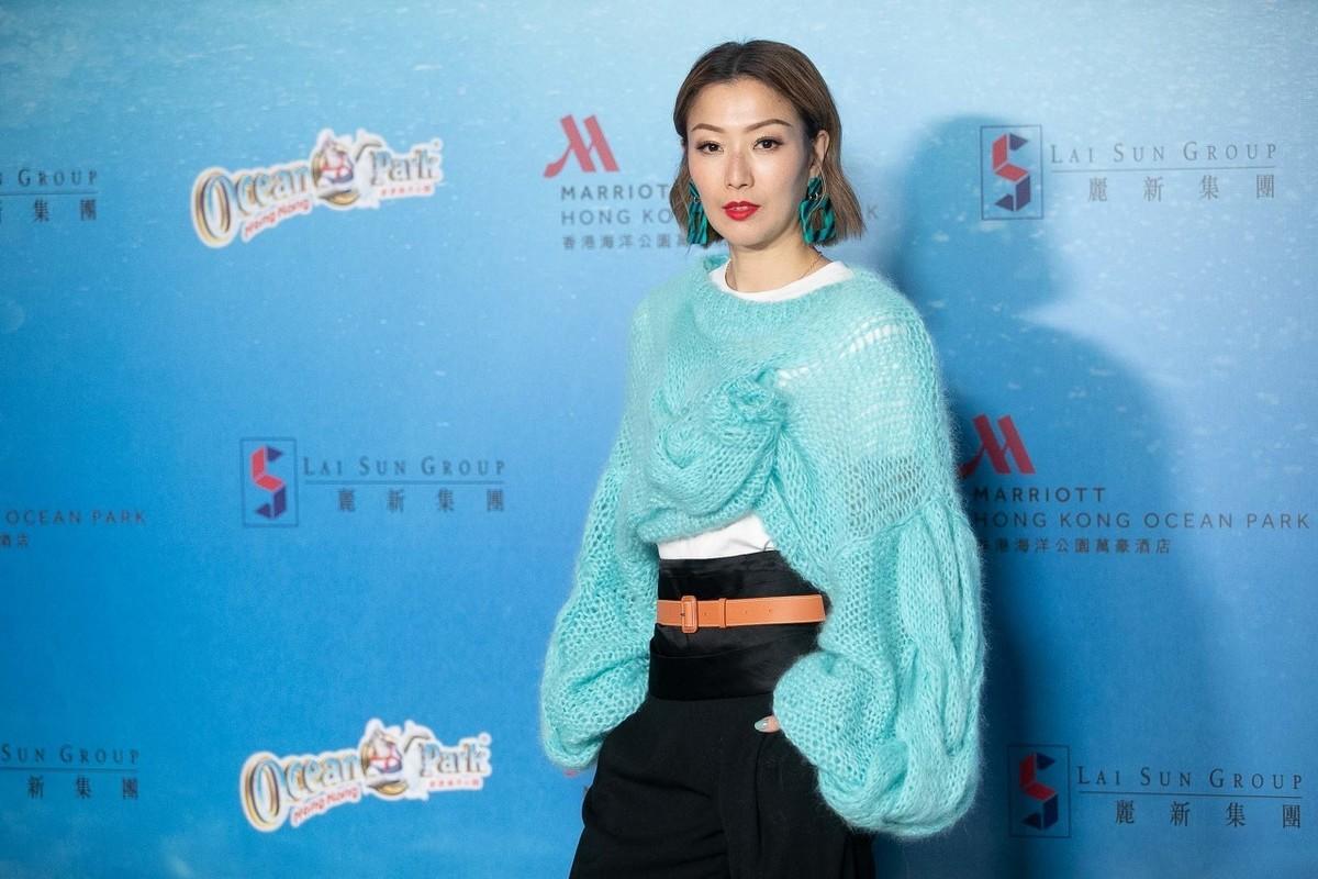 郑秀文复古潮搭,郑秀文赶时髦穿着一身朋克造型