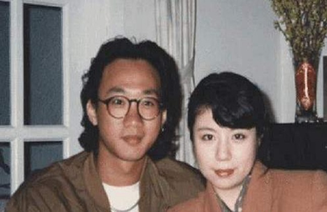 守望爱情，她是黄家驹的前女友，花十年才走出悲痛，今57岁仍不嫁