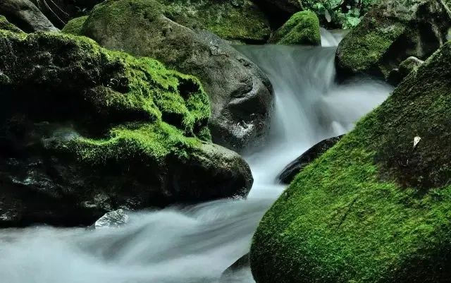 躲进这道地球上“美丽的伤痕”里，感受盛夏直降10℃的清凉