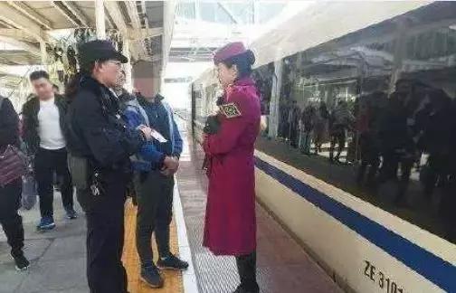 “爸，当你看到这个时，我已走了！”男孩留下纸条离开，原因竟是…