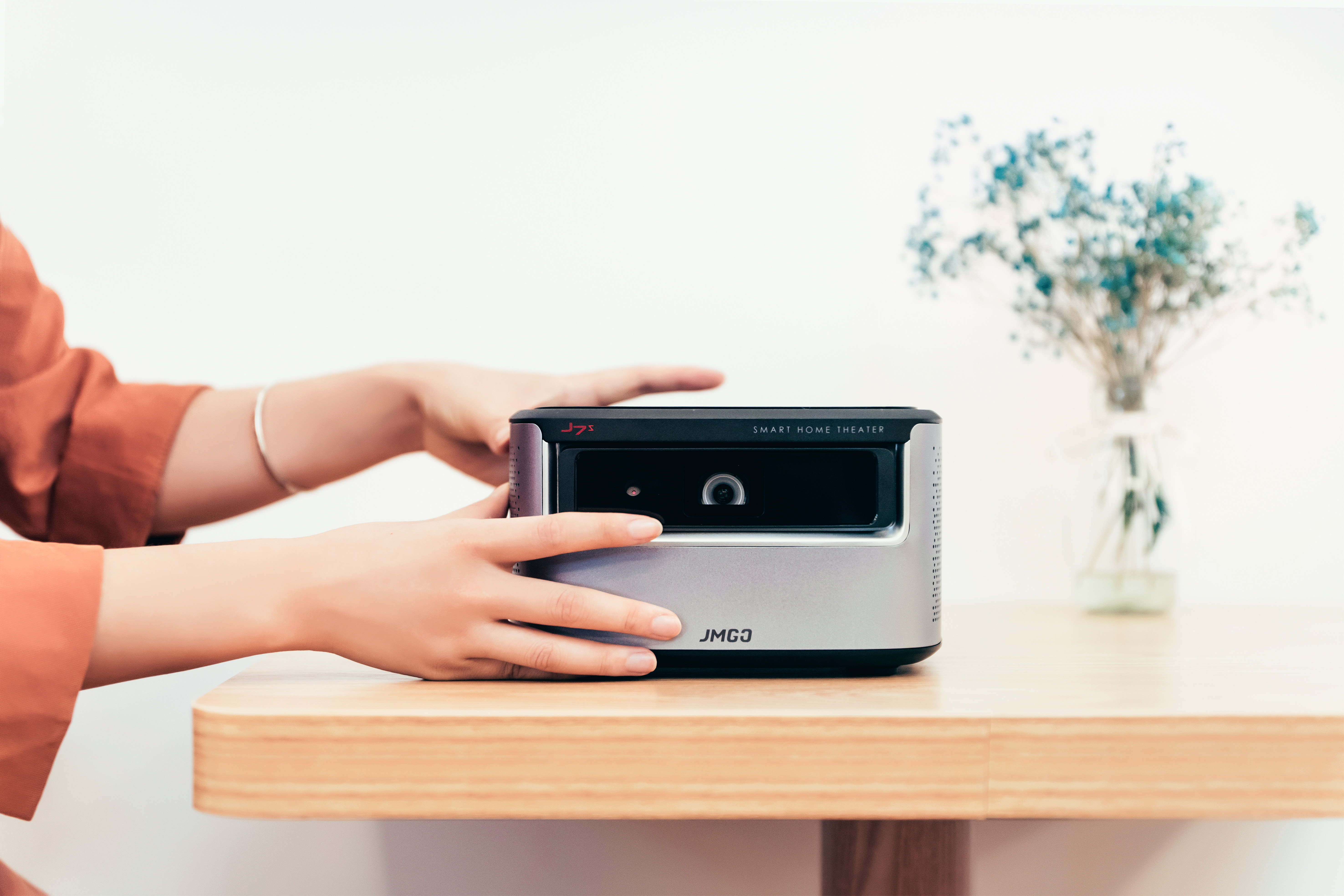 智能投影幕布,微投影坚果