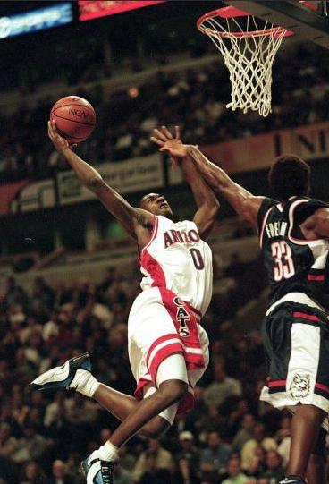 阿里纳斯历史最强球员,阿里纳斯85年老球员