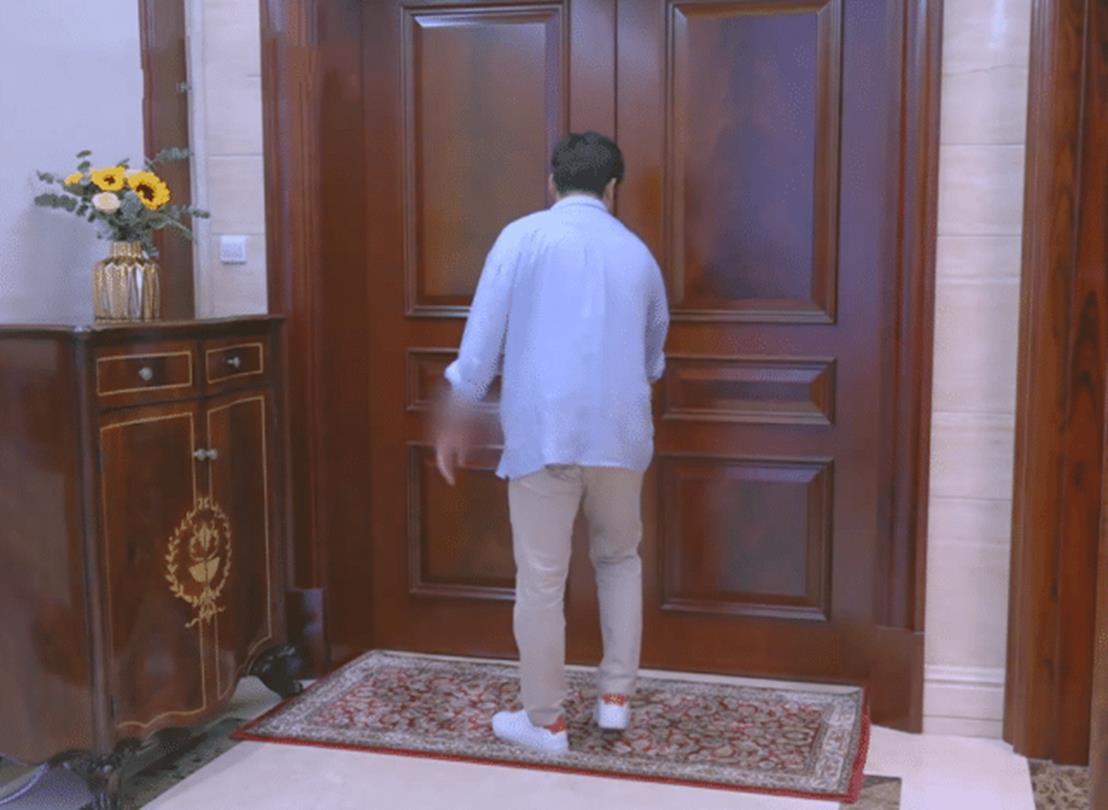 李湘的行头,李湘高调现身气场十足