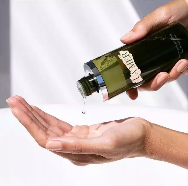 为什么女生动不动买一千多的粉底,不到200元的化妆水好吗