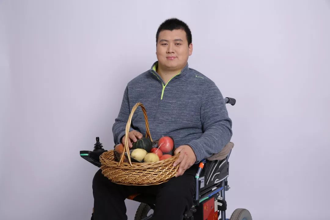 轮椅卖家，天猫双11给女儿买高档小红鞋，只给自己买一张手机贴膜