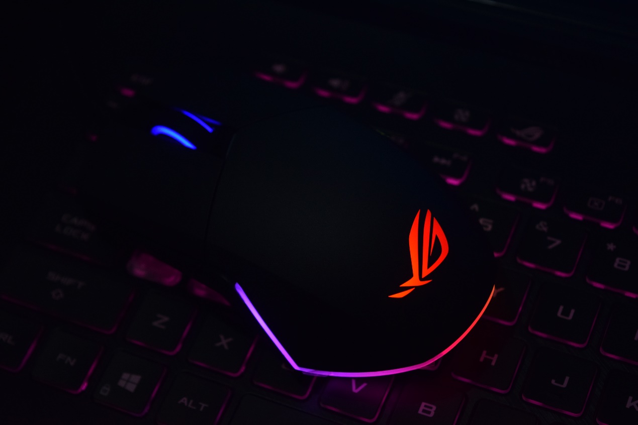 RAID实用、灯光好玩，跨代升级的ROGStrixX570装机点评