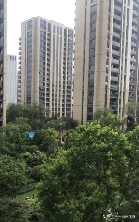 刚领出大证,紫金府已经有二手房挂牌了,单价6万+,会有人接盘吗