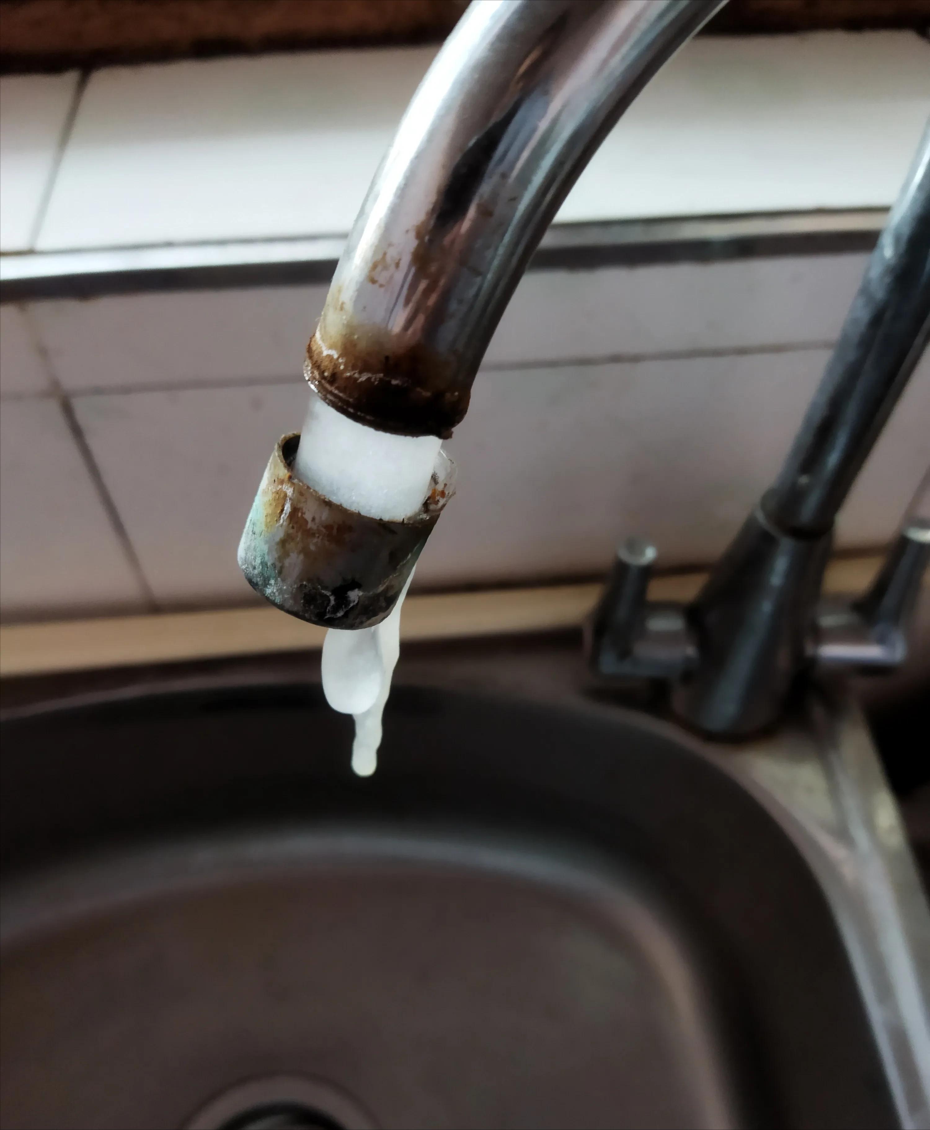 商品房水管冻住了如何快速解冻,户外地下水管冻住了如何快速解冻