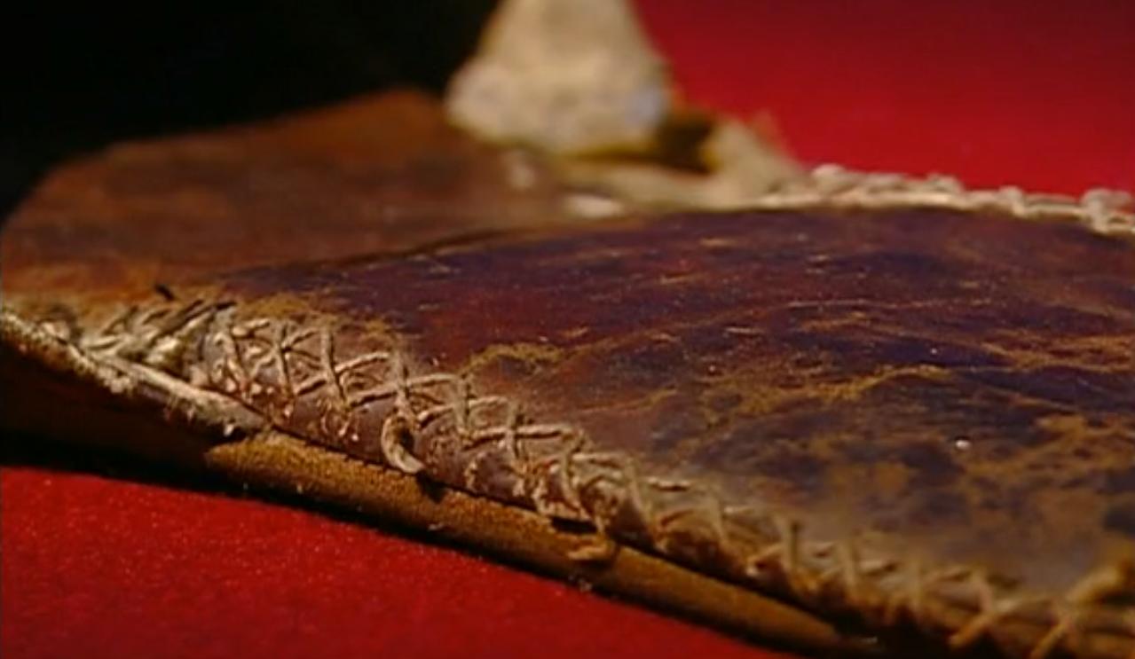 皮拖鞋：毛*东泽**多节俭？火车上意外发现皮拖鞋，整整穿了27年