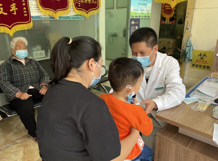 上海游客来黔旅游突患病，社区医院为他“定制”了一份特殊的治疗方案