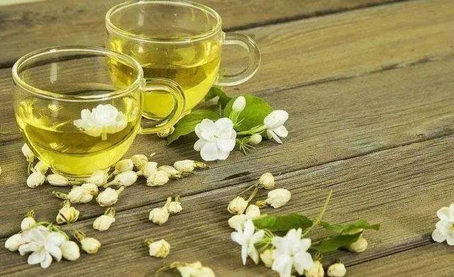 排便前边硬后边软什么原因引起的,排便特别黏还臭还黑色的怎么回事