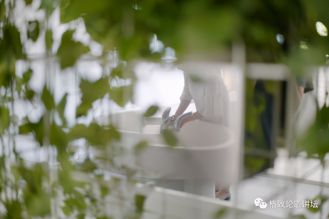 幼儿园做的不对可以关小黑屋吗,幼儿园工作做不好罚钱