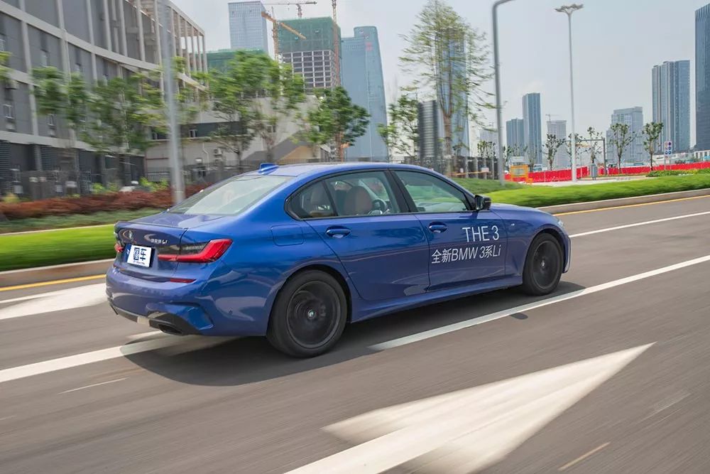 宝马新3系320和325哪个更值得买,试驾最新宝马3系