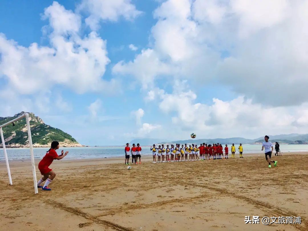 @张一山，霞浦大京沙滩展开一场精彩的足球比赛