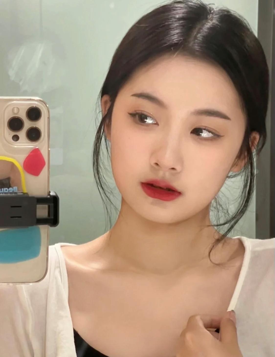 圆脸怎么显脸小,圆脸怎么才能显脸小