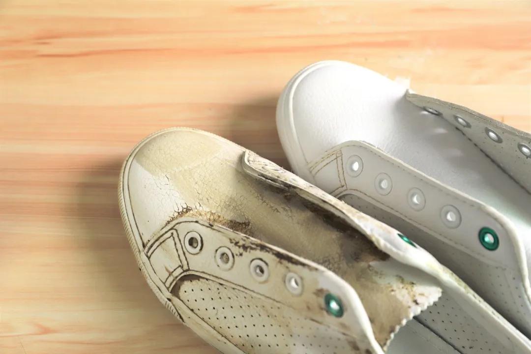 小白鞋去污摆脱暗黄,小黑鞋怎么清洗才干净