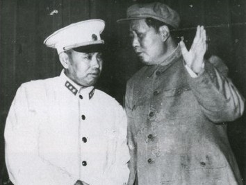 毛主席逝世揭秘：上将拿枪进入灵堂、外国政要悲伤、世界都在哀痛