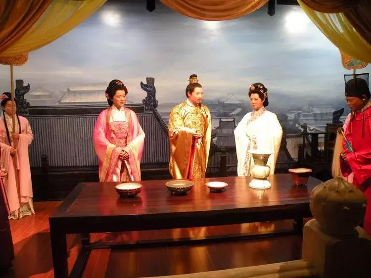 纵有家财万贯不如钧瓷一片,钧瓷价值连城真品图片