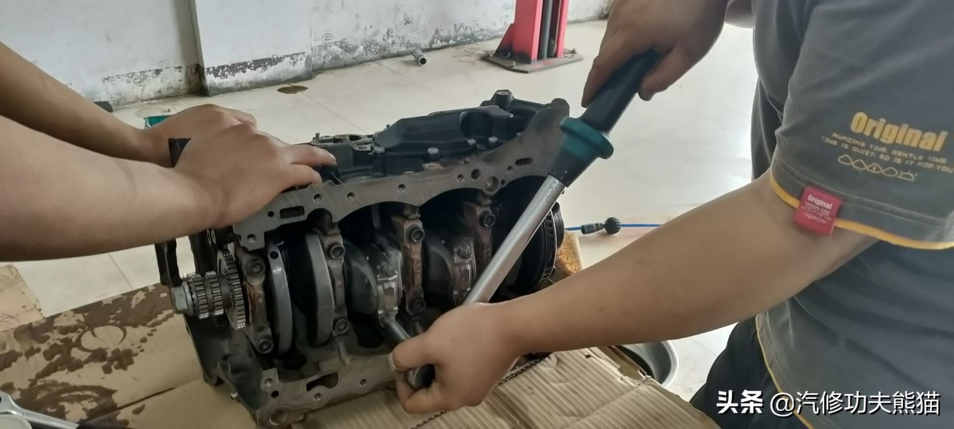 奥迪q5烧机油狂飙,奥迪q5烧机油且发动机抖动