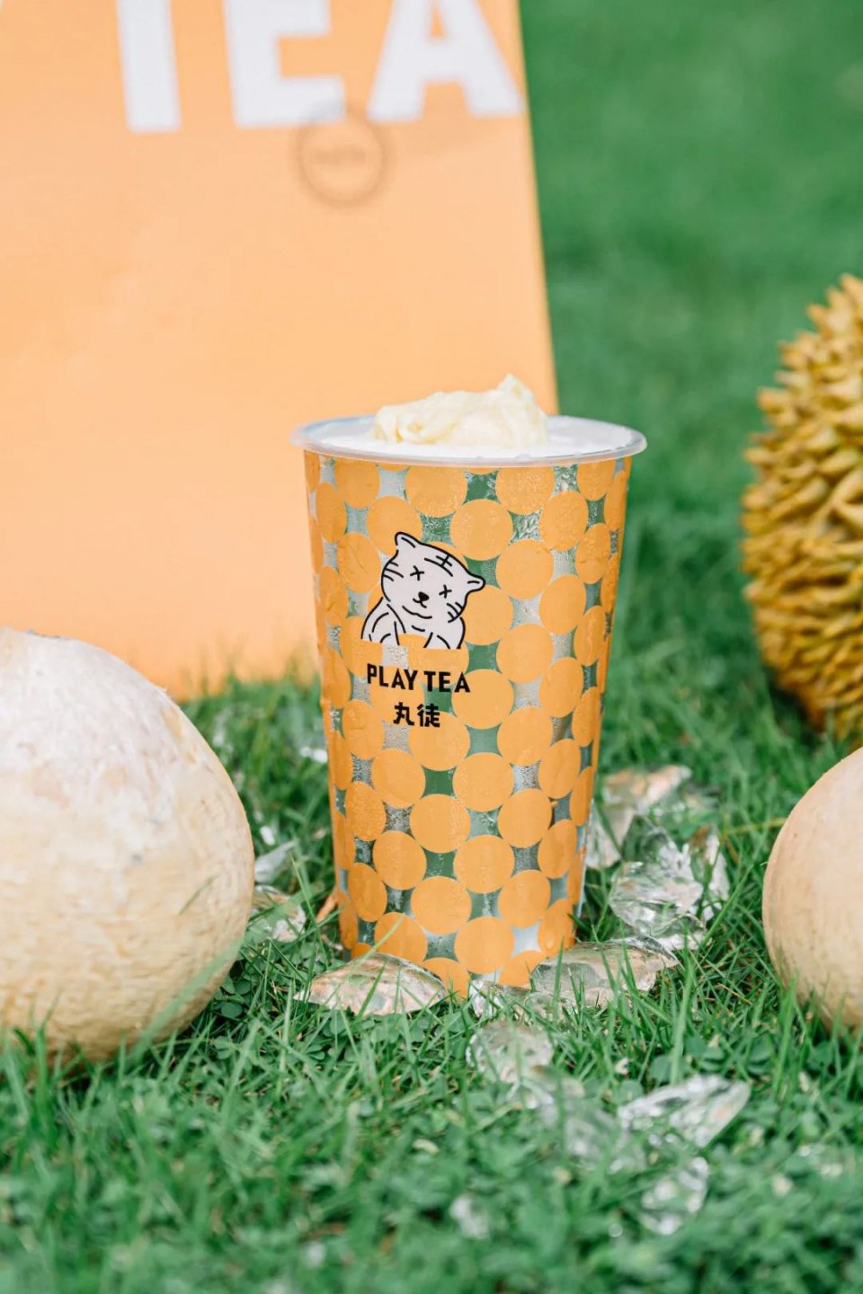 椰椰奶冻茶，会抖臀！1秒卖出1000+杯，有人开货拉拉来买…