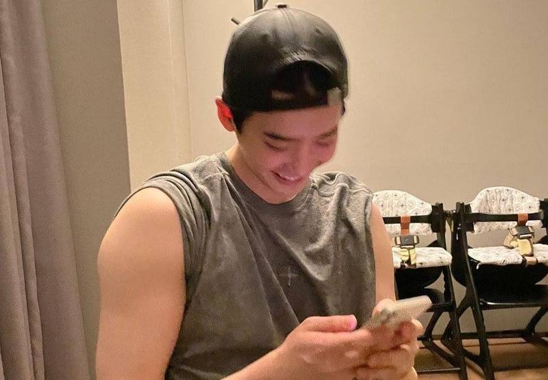 李钟硕发福了照片,李钟硕发福机场照整个人胖了一圈