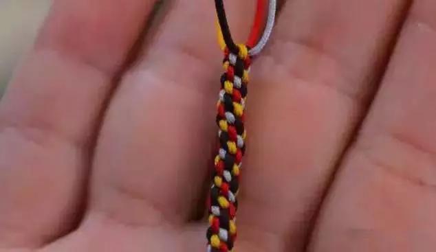 手编绳吊坠怎么打结,四股手编绳打结收尾