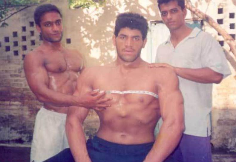 wwe巨人卡里最萌身高差,印度巨人卡里