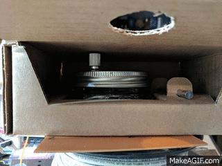 将电台频率固定在玻璃罐子中，这样的收音机是怎样研发和定价的？