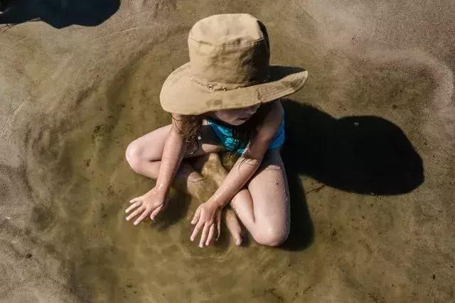 学龄前的孩子爱玩私密地方,该怎么办?