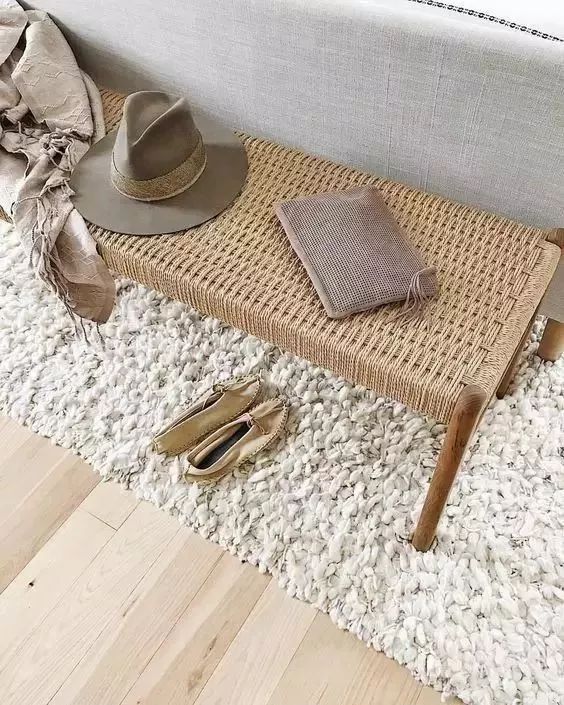 卧室打的床尾柜怎么搭配好看,卧室床尾怎么布置好看