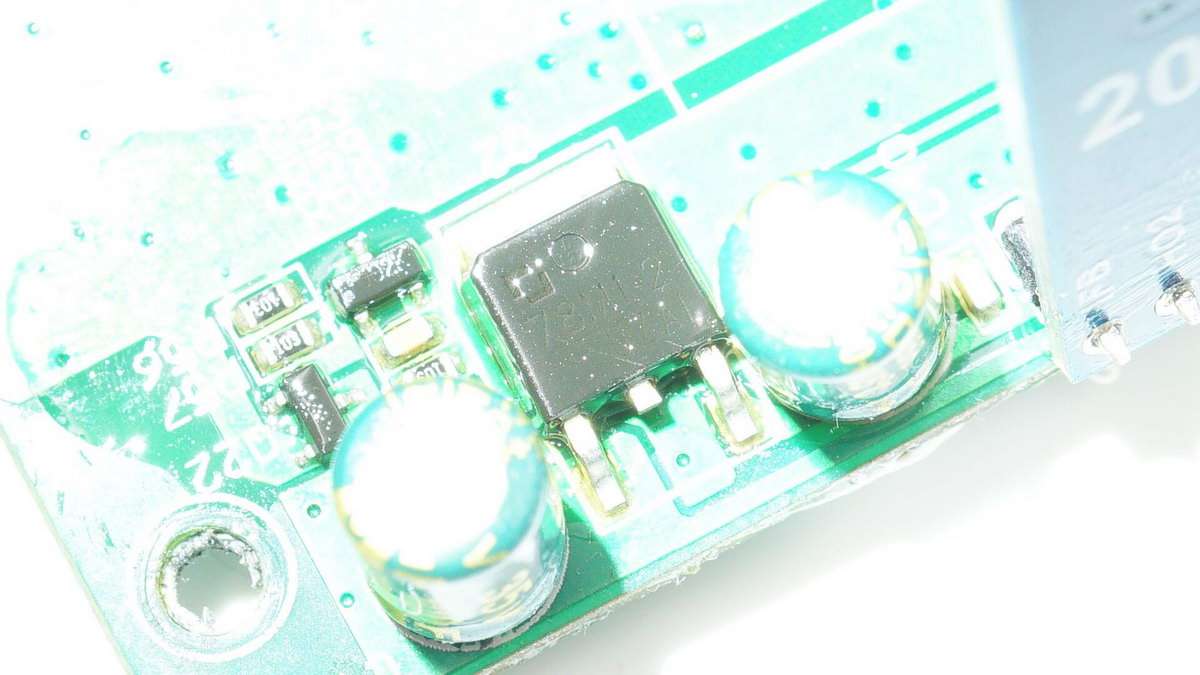 公牛便携式电源拆解,公牛1800w户外电源拆解