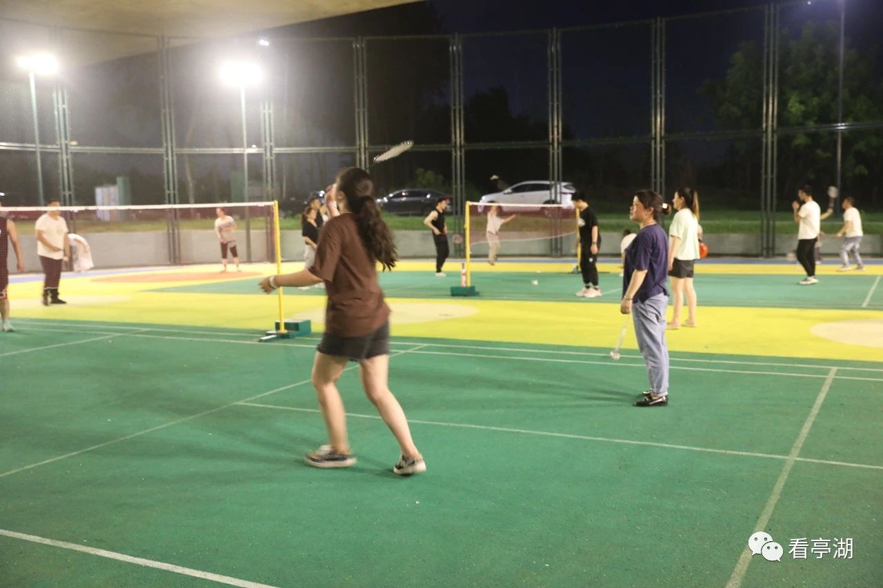 网红高架桥下篮球场,深圳人气爆棚的网红球场