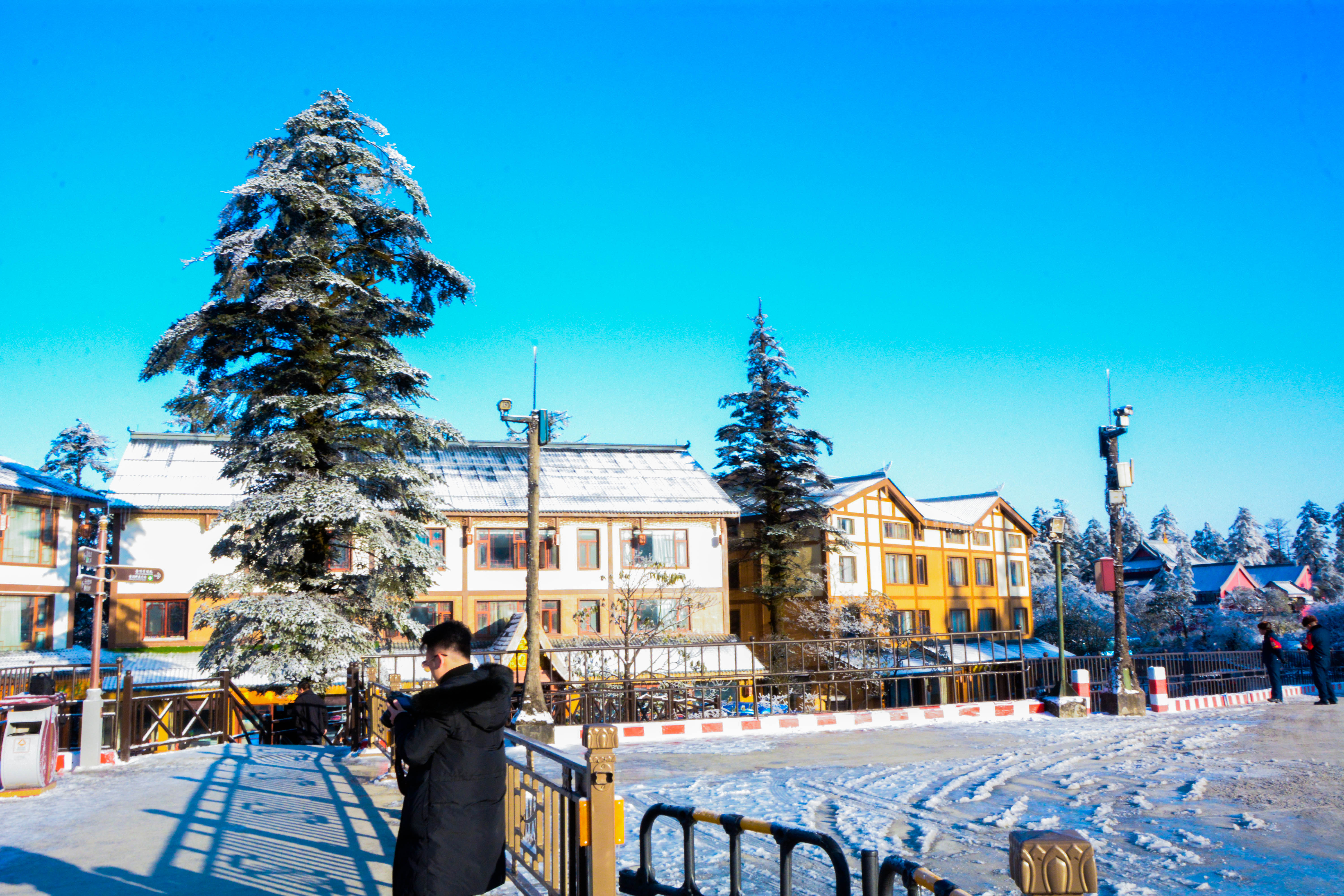 峨眉山冬雪仙境,峨眉山象城旅游