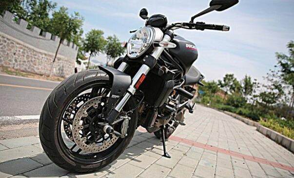 杜卡迪monster821外观改装,杜卡迪monster821行驶表现