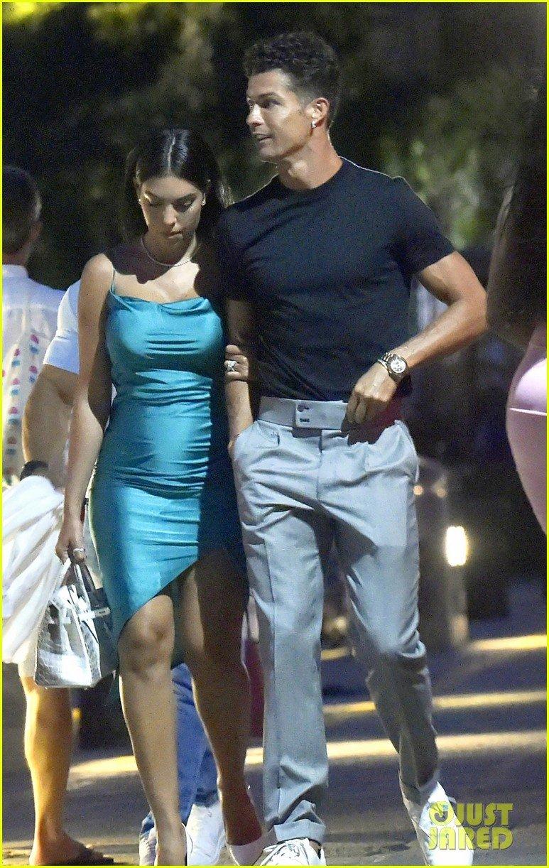 c罗女友霸气走秀,c罗穿裙子