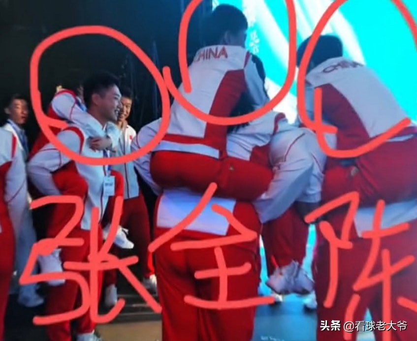 李雯雯全红婵合影,全红婵人偶挂件