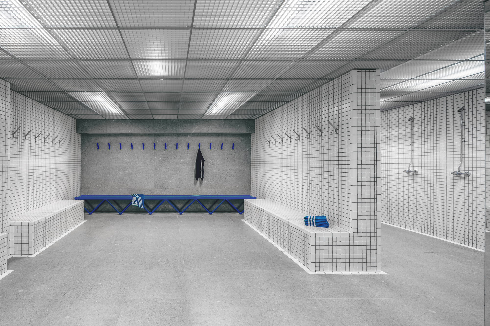 阿迪达斯球员版赞助,阿迪达斯赞助精英球队足球