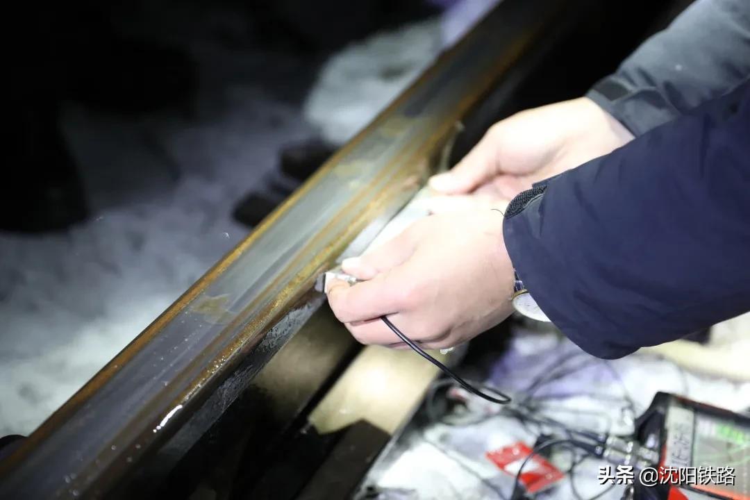 半夜医院能做b超吗,给钢轨做b超他们都用什么神器