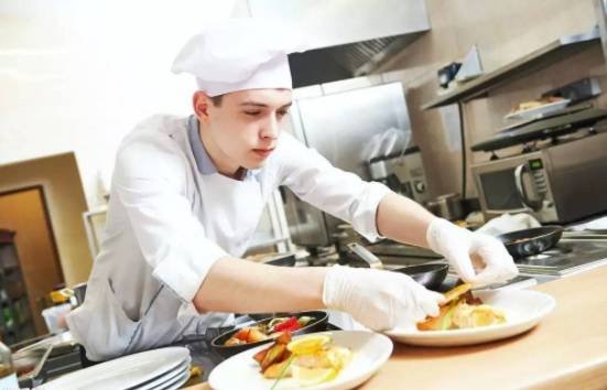 年后餐饮行业遇用工荒,年底餐饮店用工荒