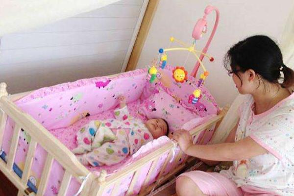 宝宝身上起小红点怎么处理,宝宝身上有小红点是怎么了还痒