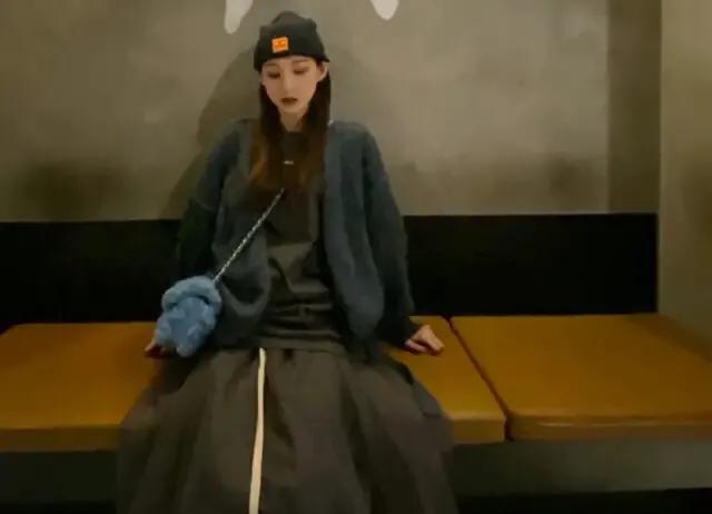 马凡舒首次主持天下足球,央视足球主持马凡舒