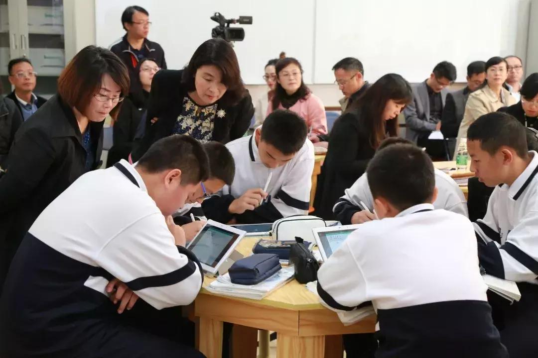 五十五中全体师生用热情与活力为祖国华诞献上最美的赞歌