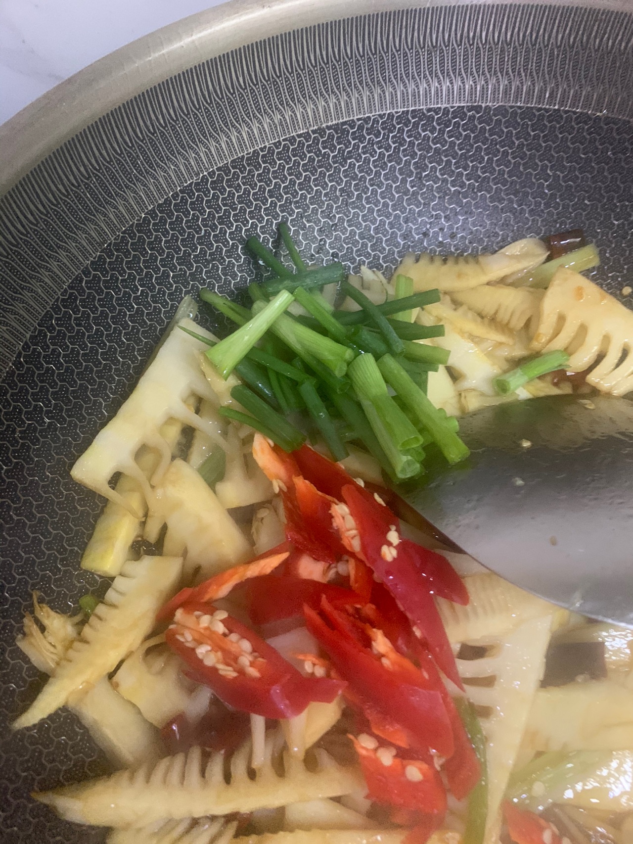 春笋的家常做法春笋焯水后怎么炒,春笋的做法大全家常菜油焖春笋