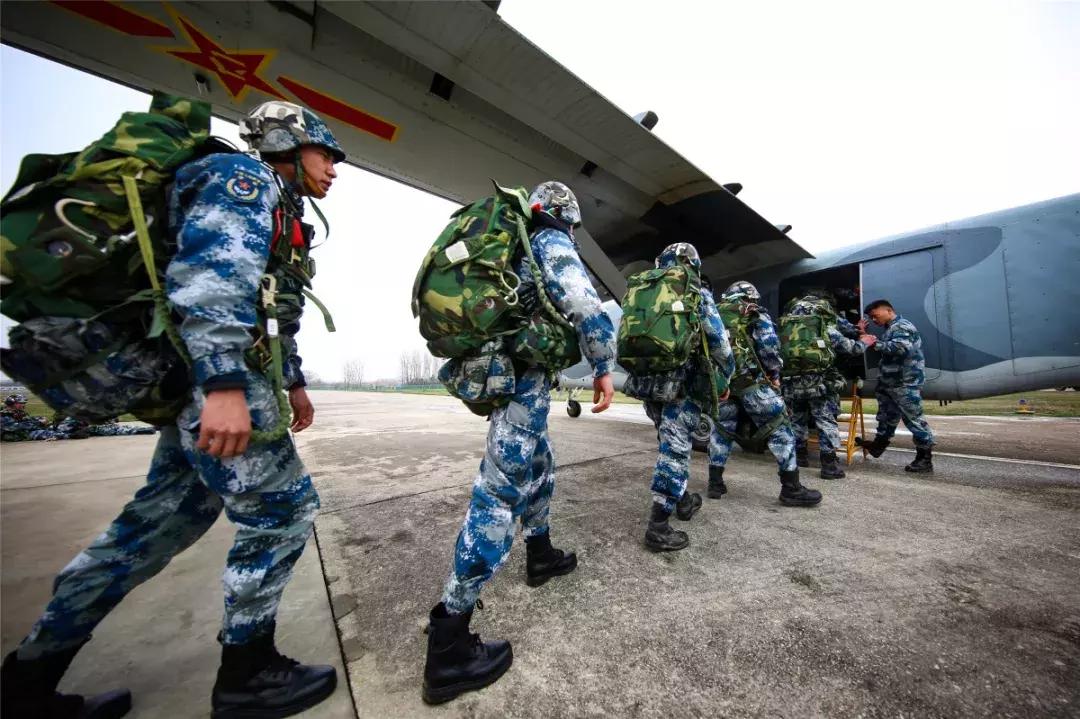 中国空降兵雷神出击,雷神特种兵出击
