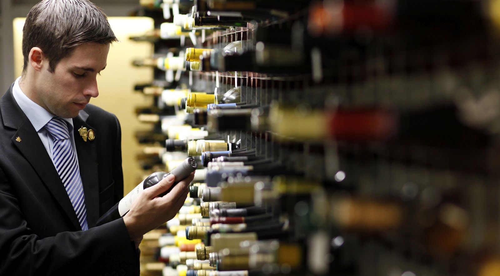 xo酒是什么东西酿造的,xo酒是红酒吗