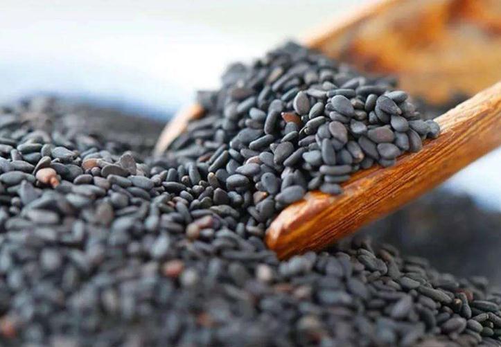 母乳变成绿色吓坏宝妈，彩色的母乳到底能不能吃？宝妈需要了解