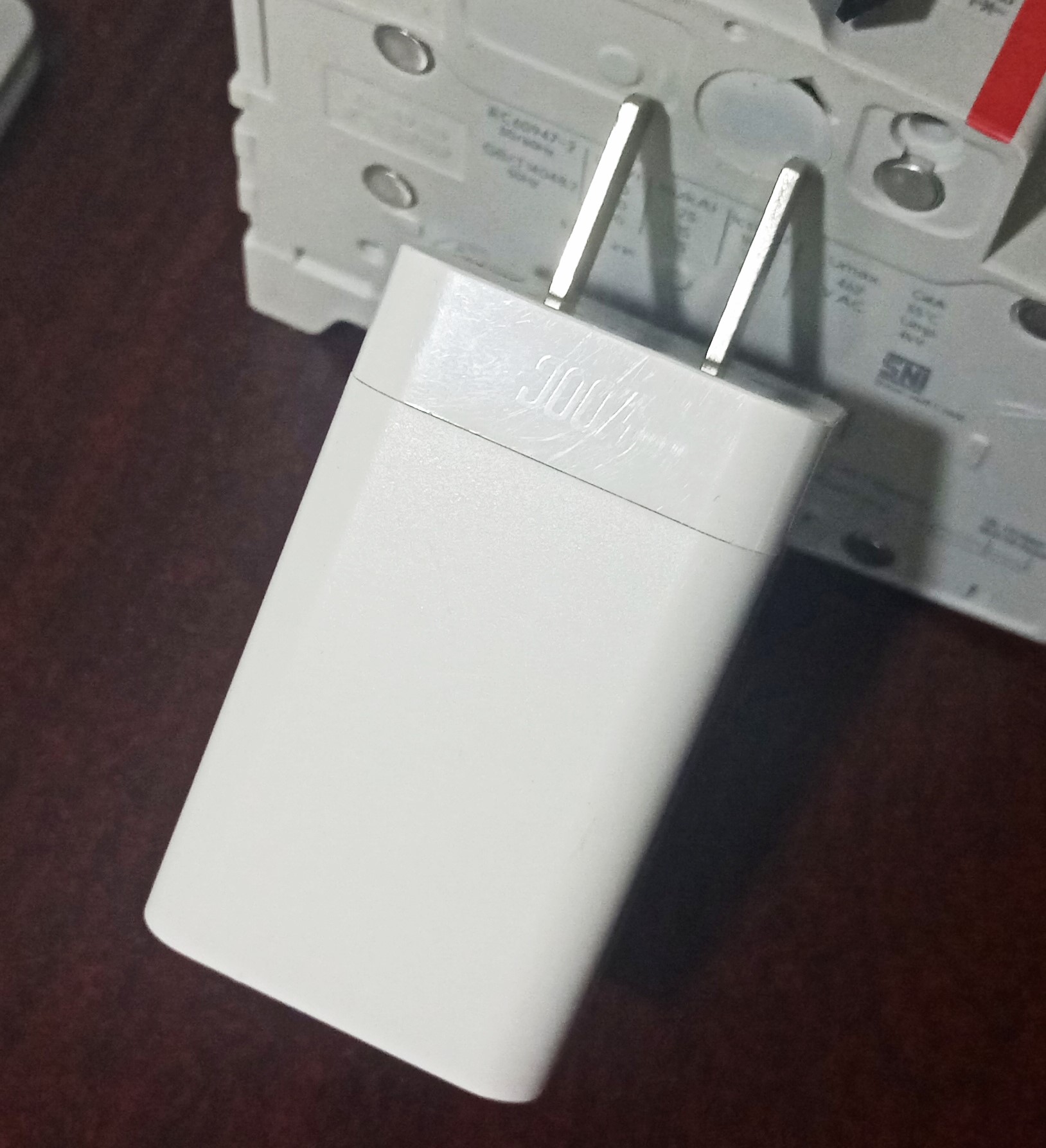 山寨也越来越舍得花成本了！拆解一个高仿的山货OPPO充电头